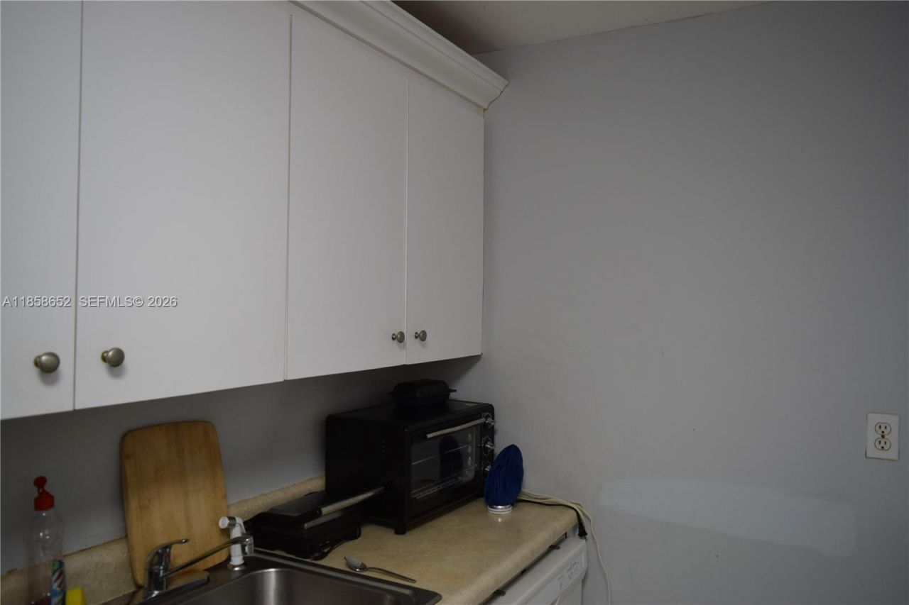 1865 79th St Cswy, Unit 4C, North Bay Village, FL 33141 Photo