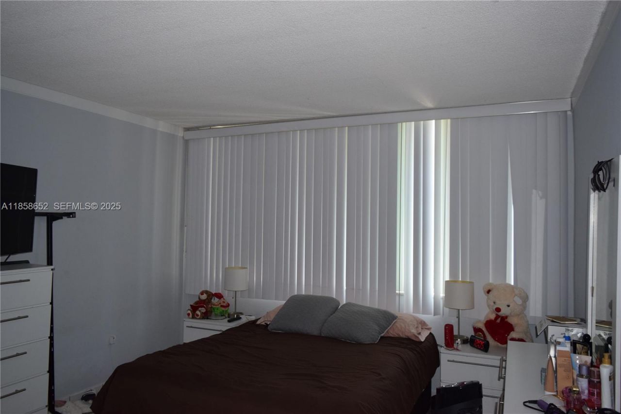 1865 79th St Cswy, Unit 4C, North Bay Village, FL 33141 Photo