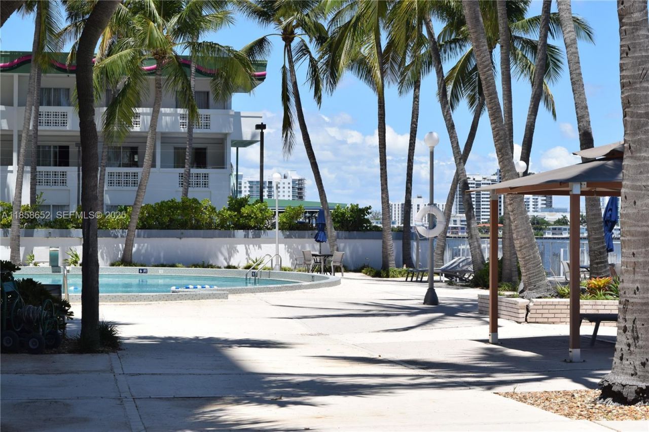 1865 79th St Cswy, Unit 4C, North Bay Village, FL 33141 Photo