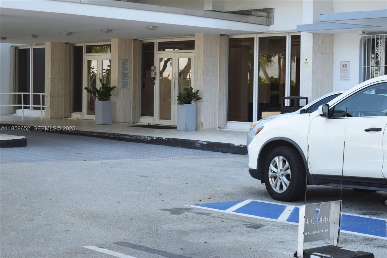 1865 79th St Cswy, Unit 4C, North Bay Village, FL 33141 Photo