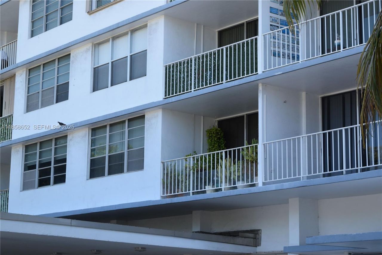 1865 79th St Cswy, Unit 4C, North Bay Village, FL 33141 Photo