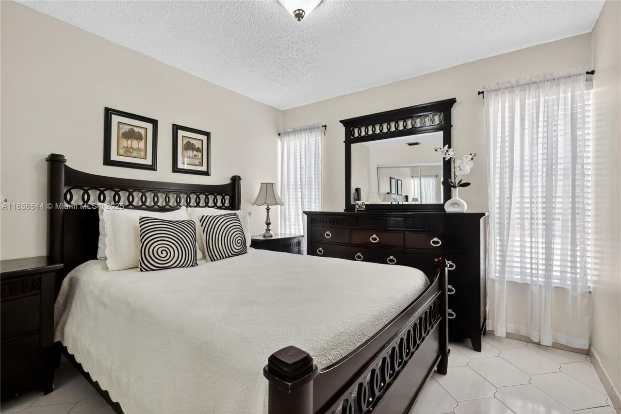 6570 W 2nd Ct, Unit 19C, Hialeah, FL 33012 Photo