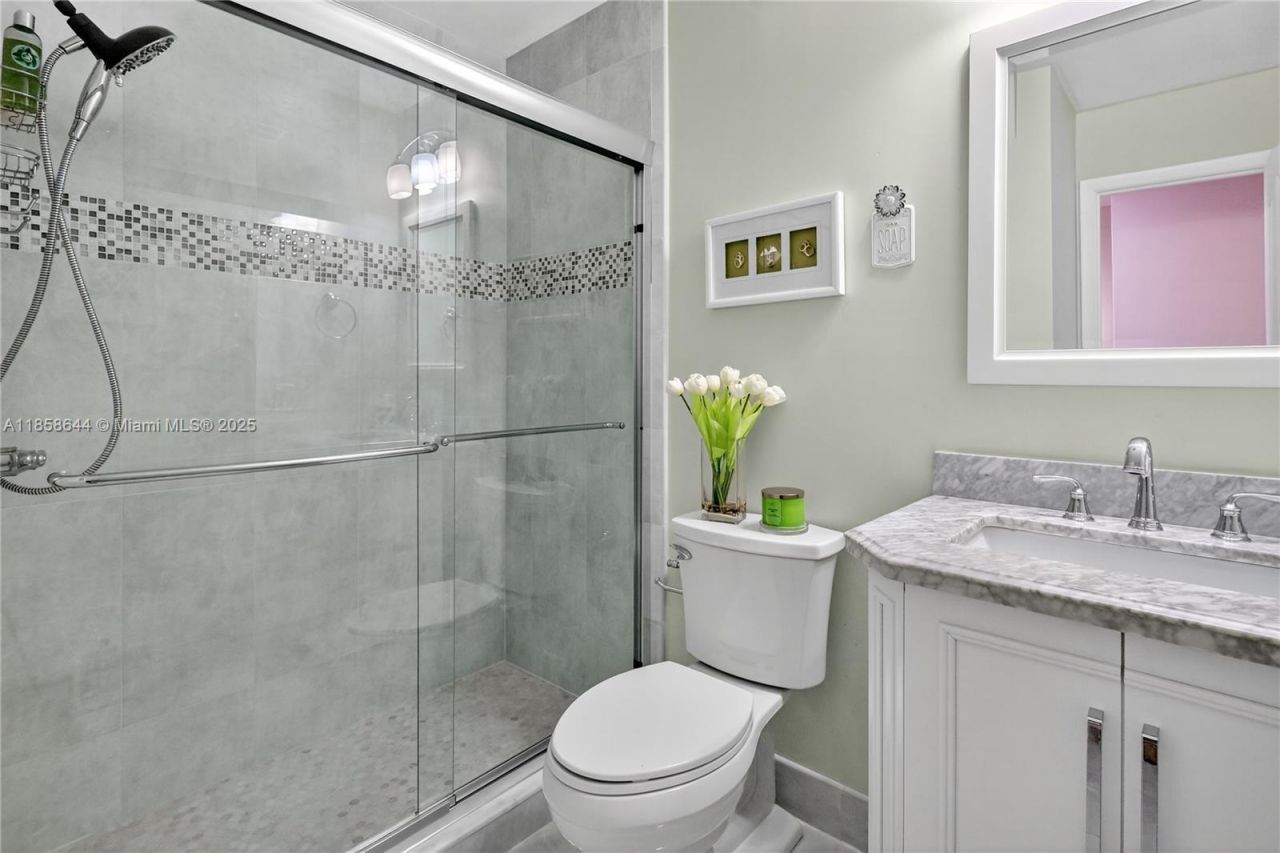 6570 W 2nd Ct, Unit 19C, Hialeah, FL 33012 Photo