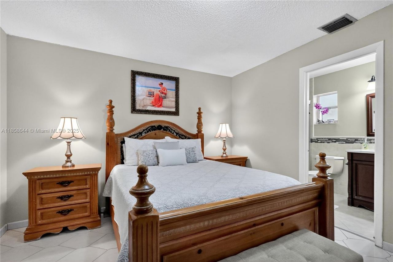 6570 W 2nd Ct, Unit 19C, Hialeah, FL 33012 Photo