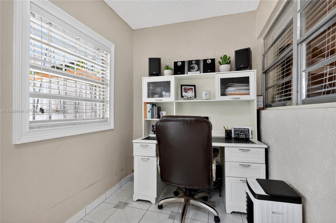 6570 W 2nd Ct, Unit 19C, Hialeah, FL 33012 Photo