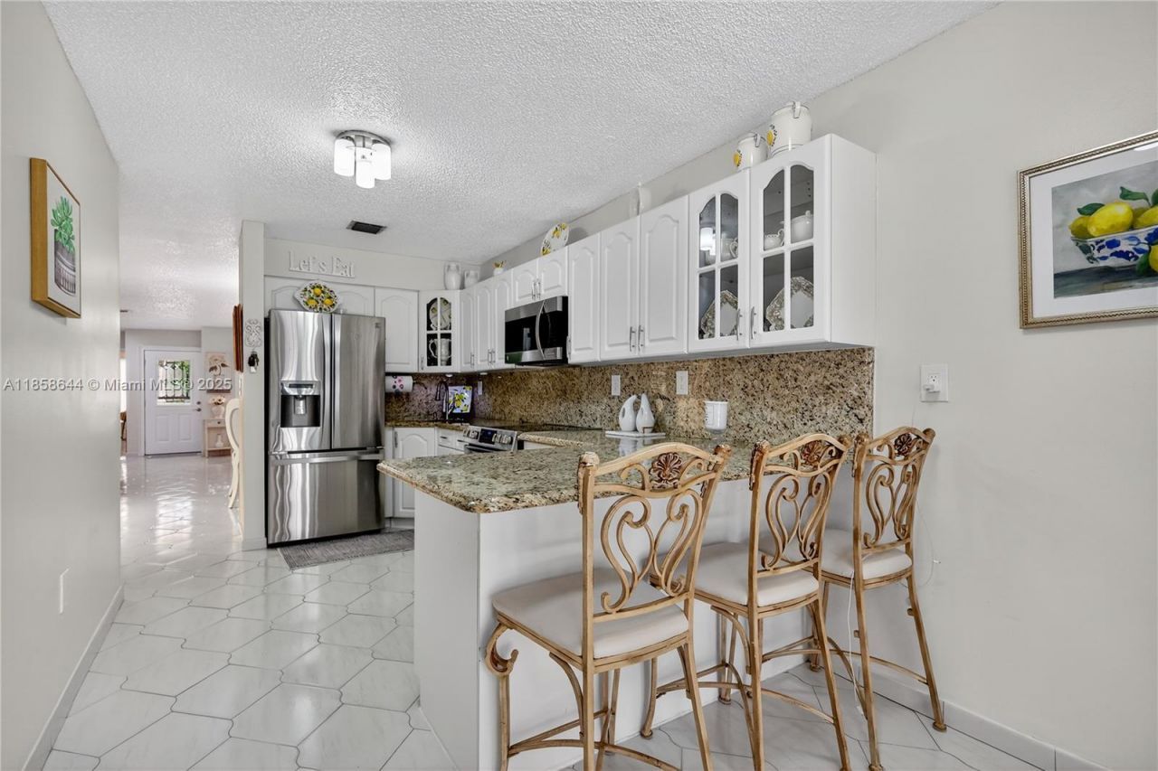 6570 W 2nd Ct, Unit 19C, Hialeah, FL 33012 Photo