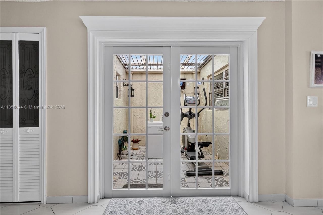 6570 W 2nd Ct, Unit 19C, Hialeah, FL 33012 Photo