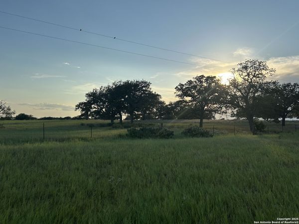 1571 ST HWY 97 E, Floresville, TX 78114