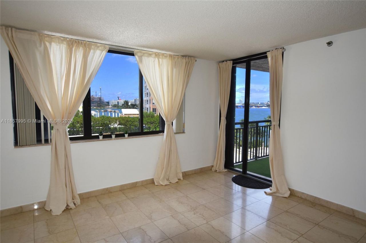 540 Brickell Key Dr, Unit 818, Miami, FL 33131 Photo