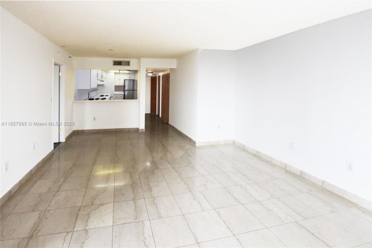 540 Brickell Key Dr, Unit 818, Miami, FL 33131 Photo