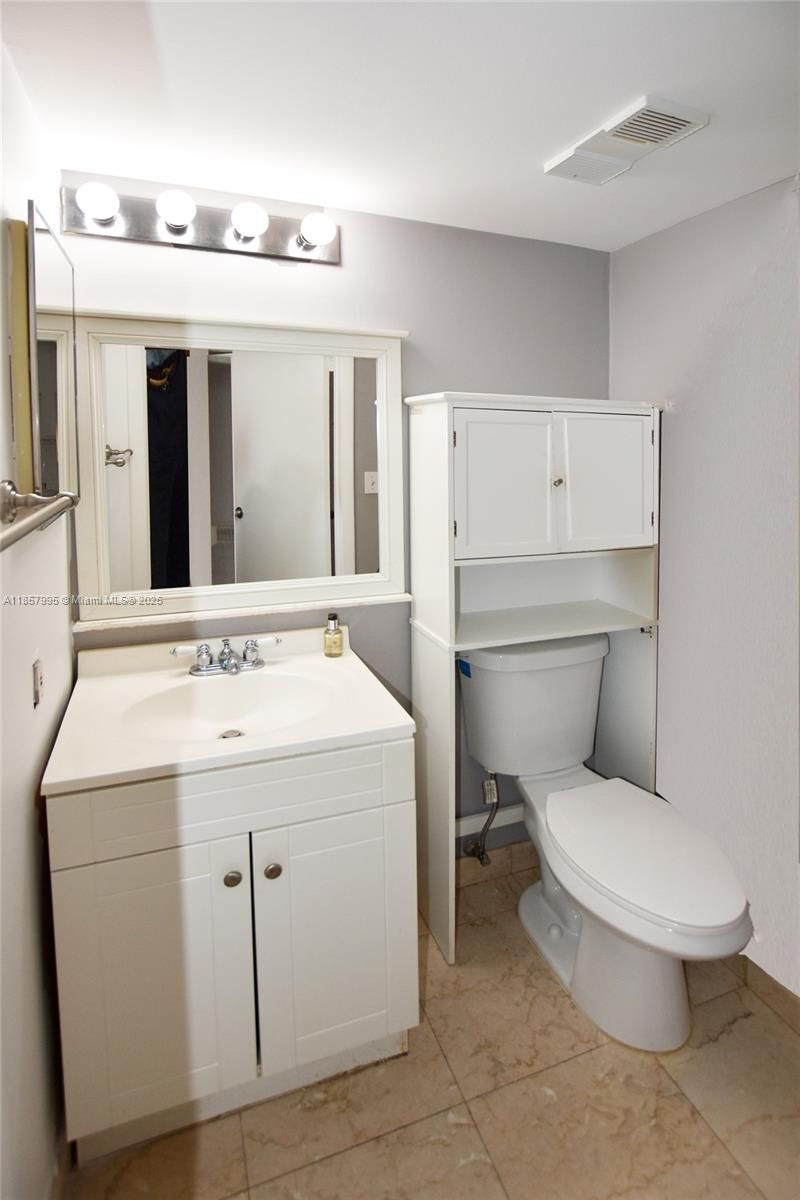 540 Brickell Key Dr, Unit 818, Miami, FL 33131 Photo