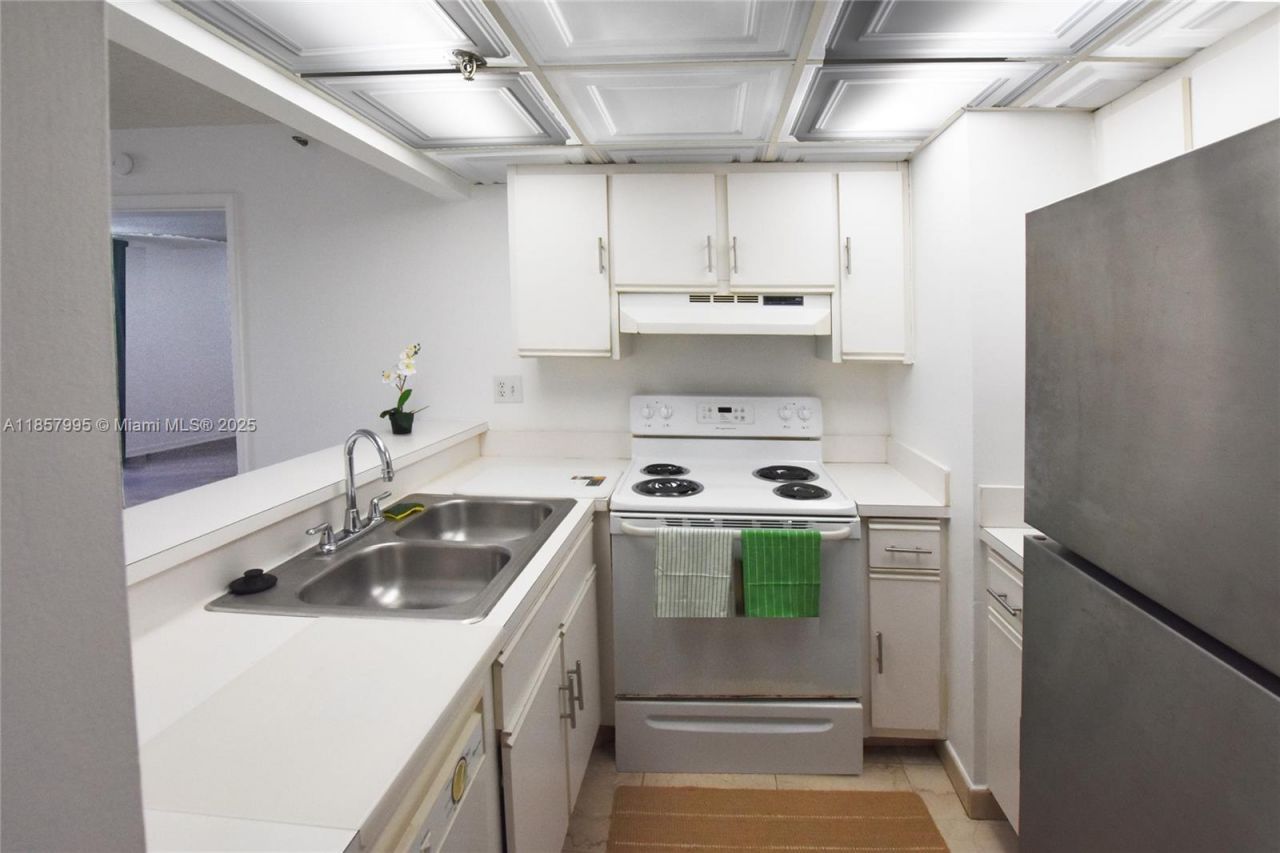 540 Brickell Key Dr, Unit 818, Miami, FL 33131 Photo