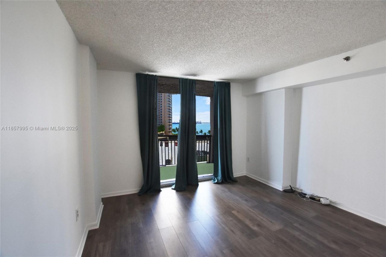 540 Brickell Key Dr, Unit 818, Miami, FL 33131 Photo