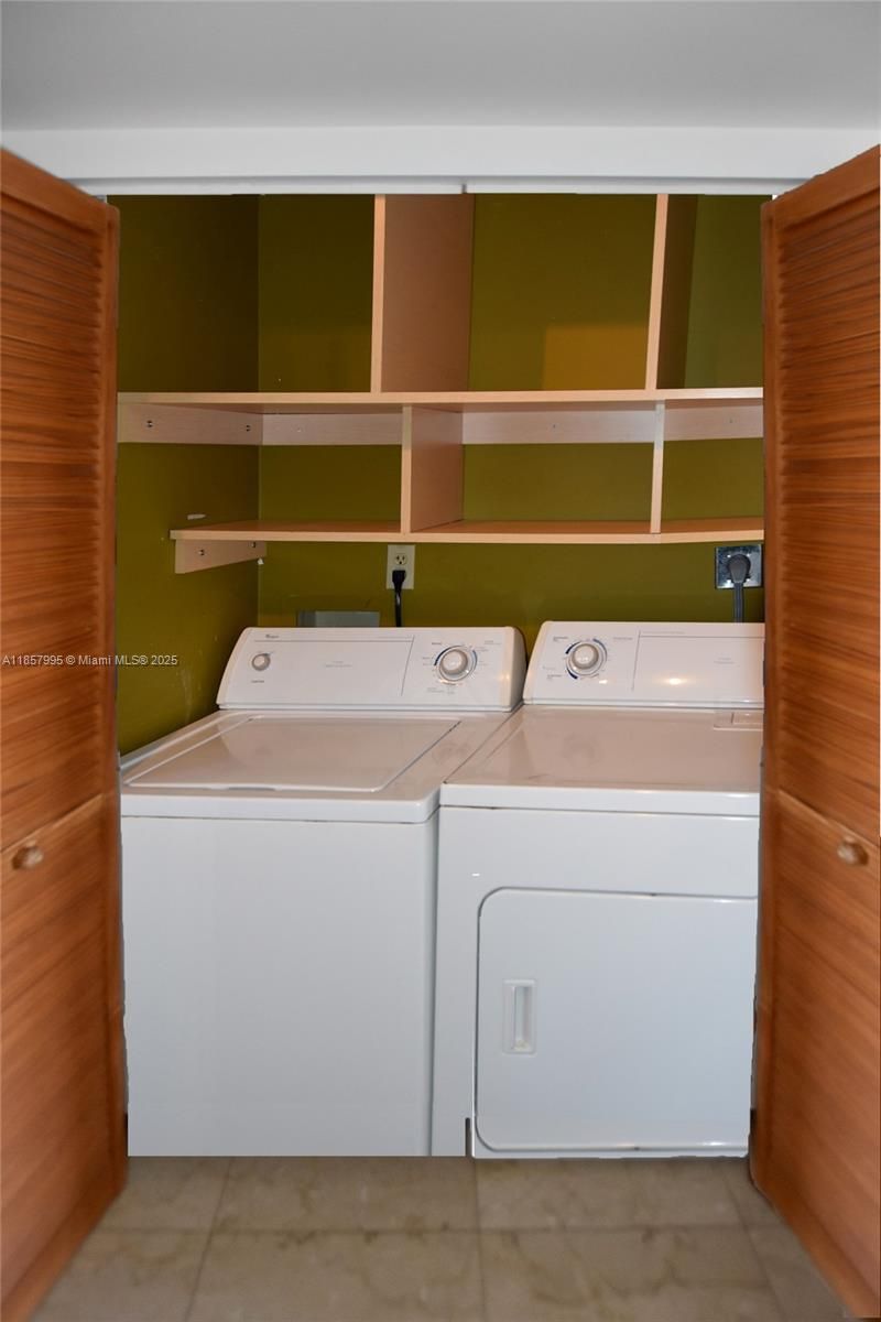 540 Brickell Key Dr, Unit 818, Miami, FL 33131 Photo