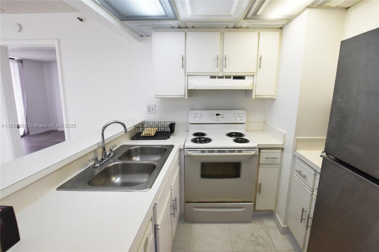 540 Brickell Key Dr, Unit 818, Miami, FL 33131 Photo