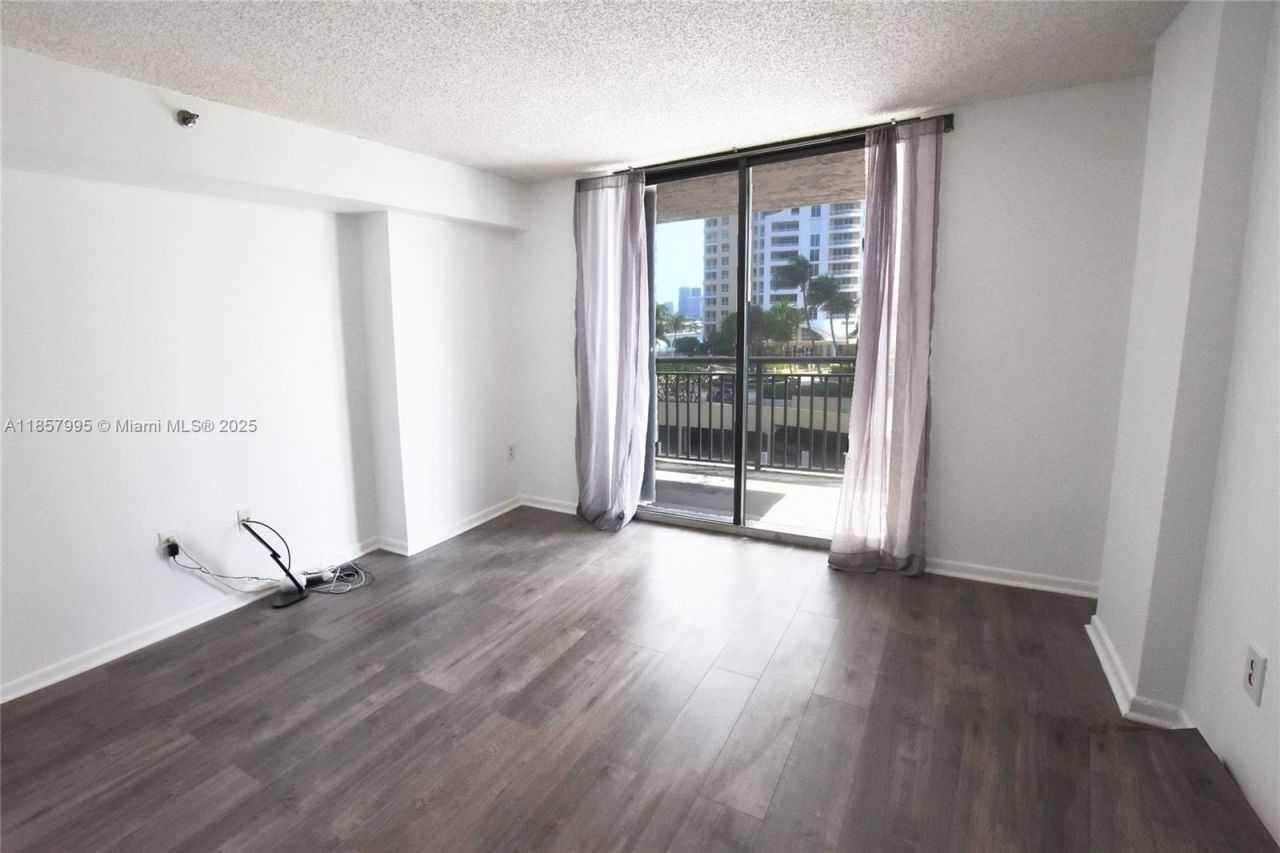 540 Brickell Key Dr, Unit 818, Miami, FL 33131 Photo