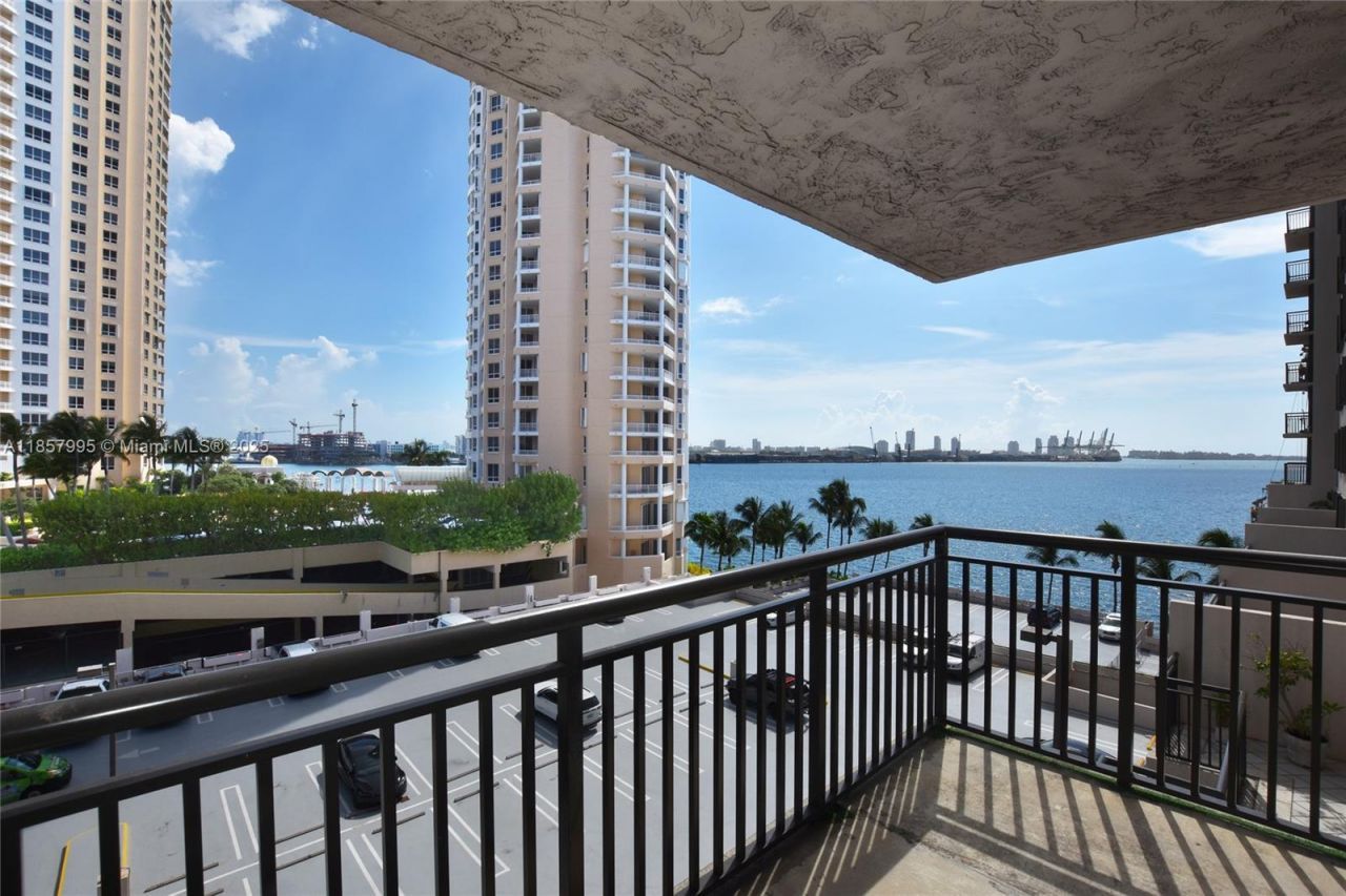 540 Brickell Key Dr, Unit 818, Miami, FL 33131 Photo