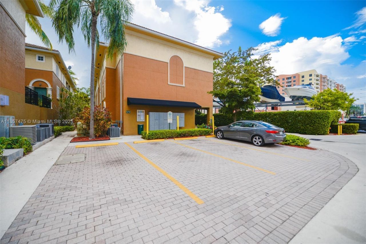 2821 NE 185th St, Unit 408, Aventura, FL 33180 Photo