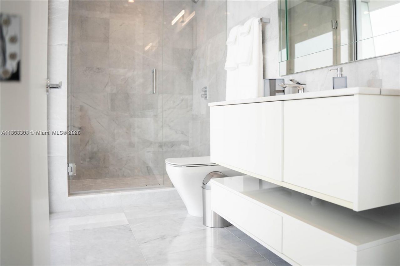 18501 Collins Ave, Unit 1104, Sunny Isles Beach, FL 33160 Photo