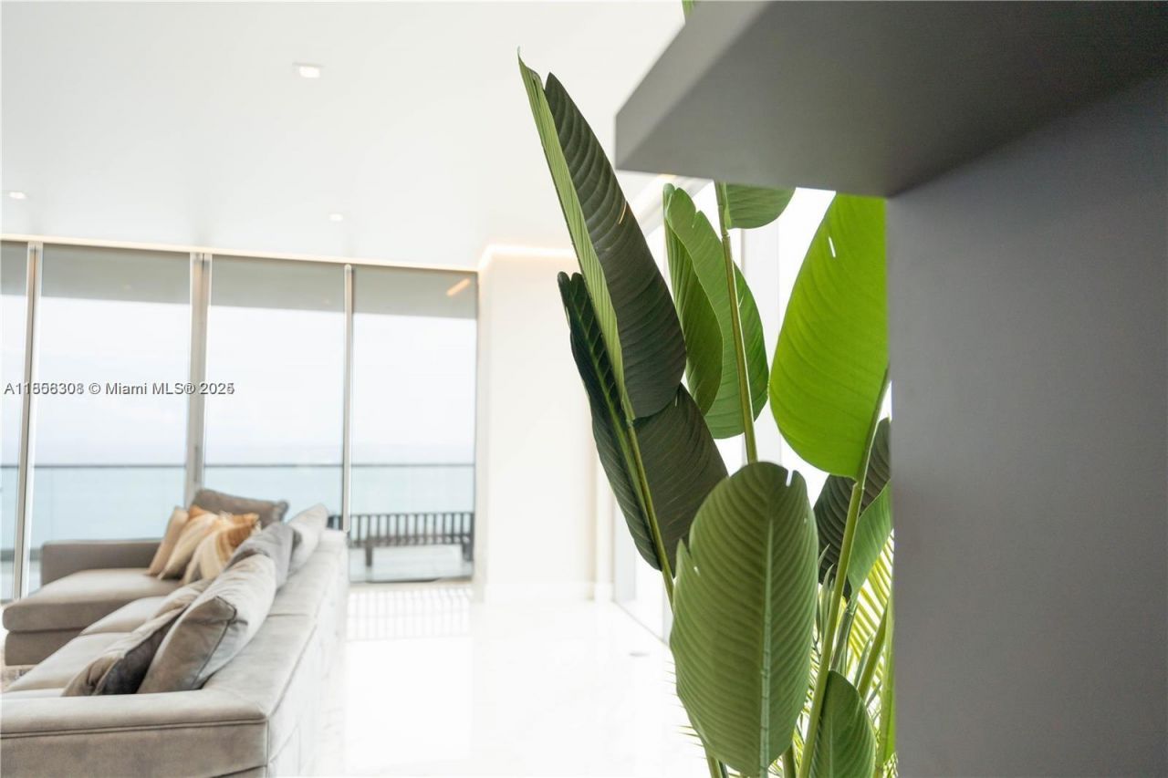 18501 Collins Ave, Unit 1104, Sunny Isles Beach, FL 33160 Photo