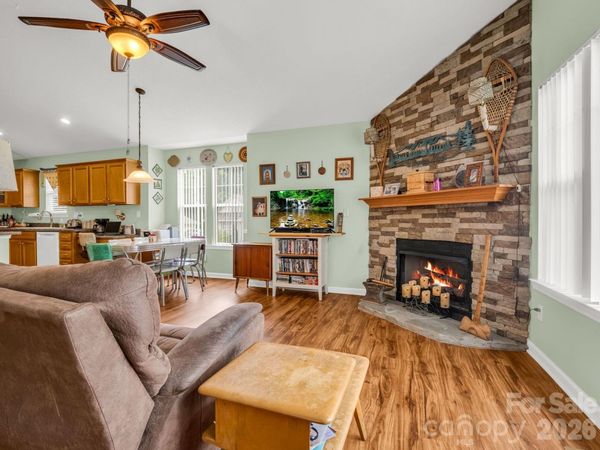 27 Gray Wolf Lane, Hendersonville, NC 28792