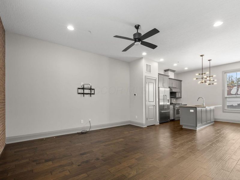 998 Ewing Alley, Unit 998, Columbus, OH 43201 Photo 2