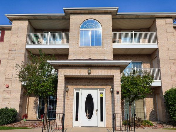 2035 W 75th Place, Unit 21, Merrillville, IN 46410