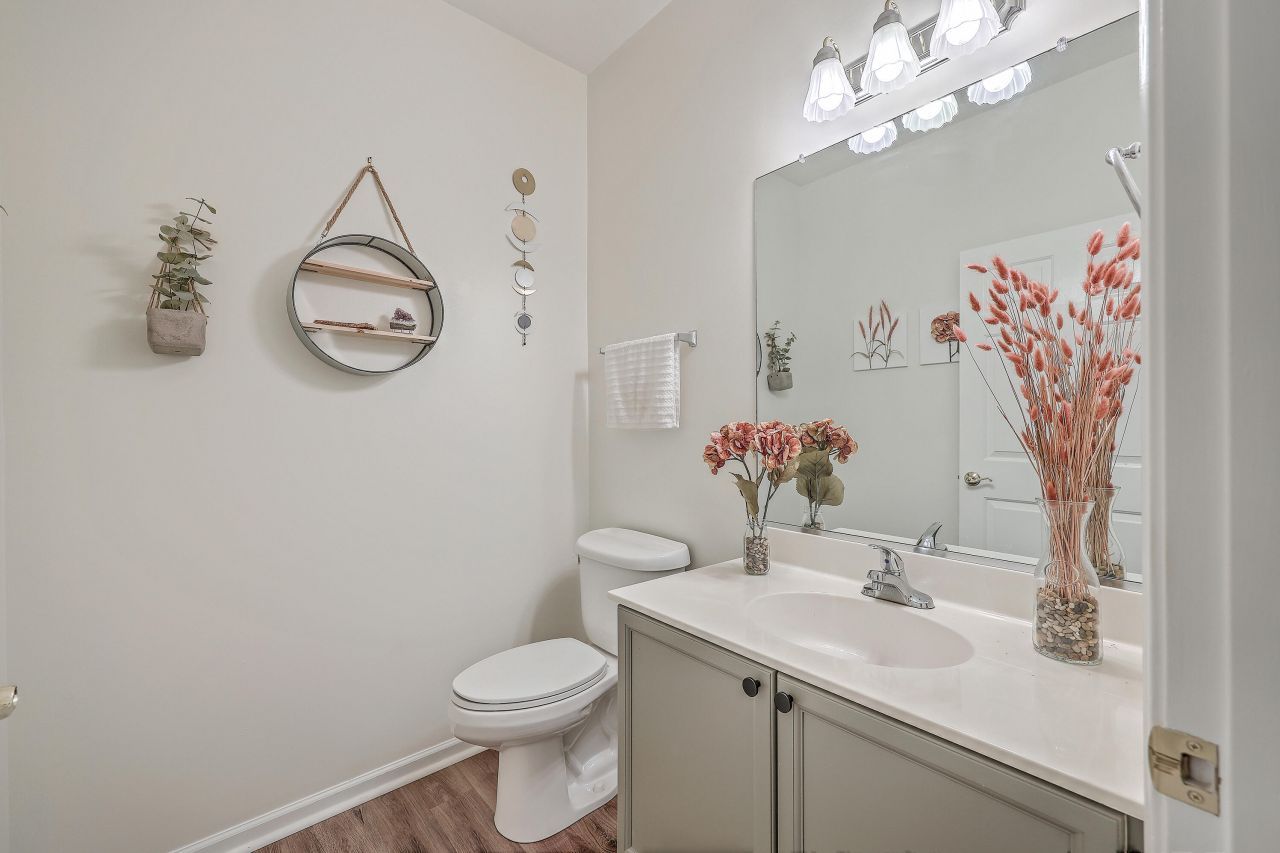 8800 Dorchester Road Photo 17