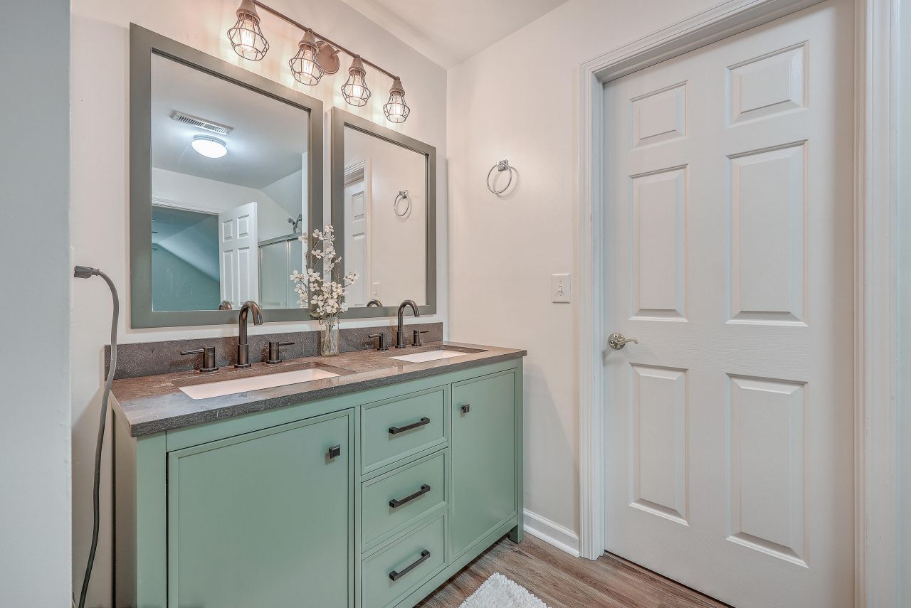 8800 Dorchester Road Photo 22