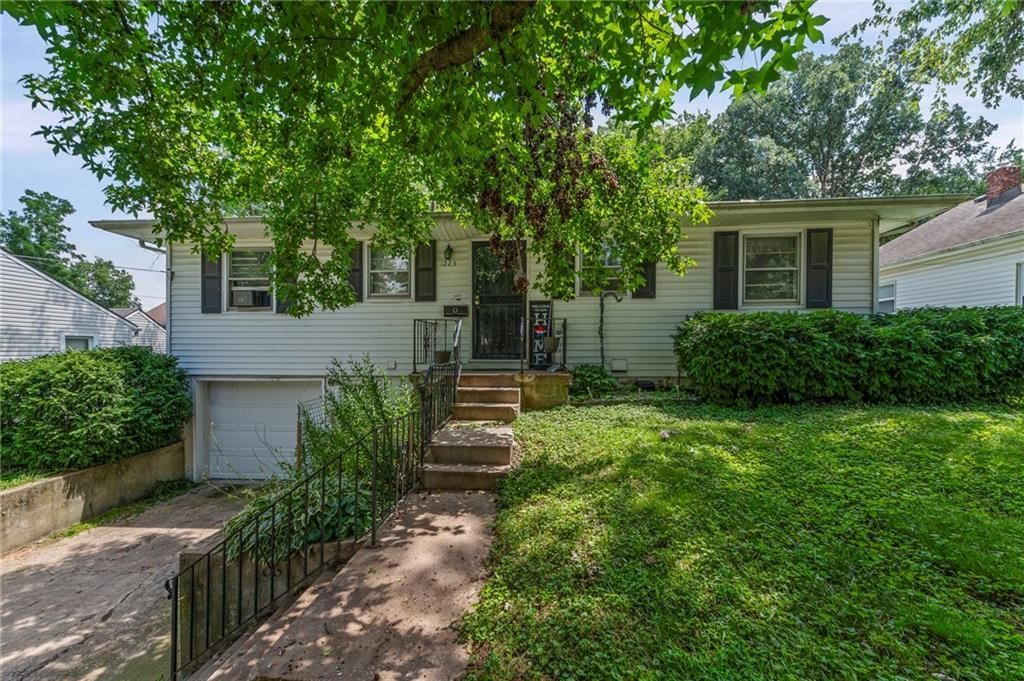 1223 N Pleasant Street, Independence, MO 64050 Main Photo