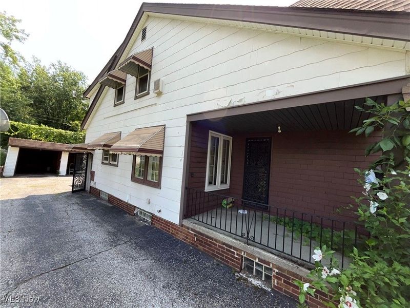 16016 S Lotus Drive, Cleveland, OH 44128 Photo 2