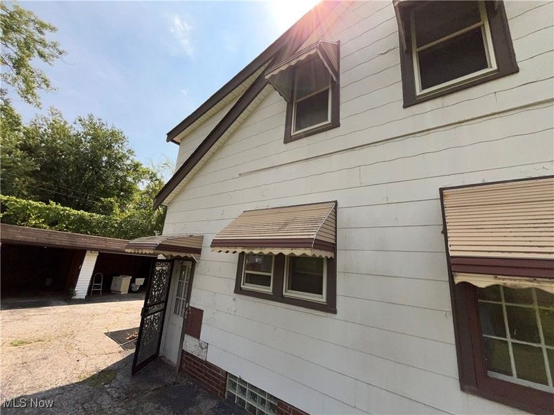 16016 S Lotus Drive, Cleveland, OH 44128 Photo 3