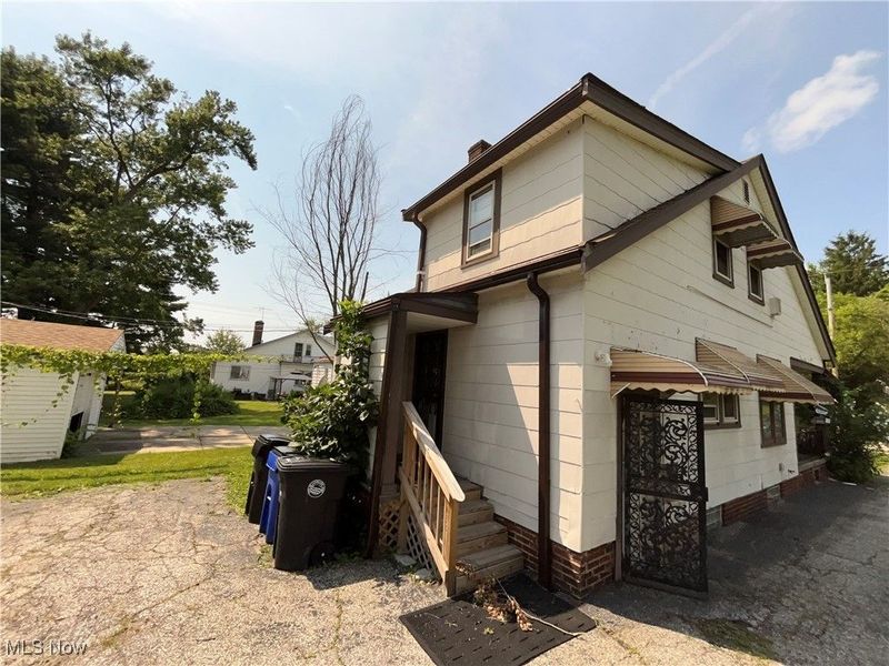 16016 S Lotus Drive, Cleveland, OH 44128 Photo 4