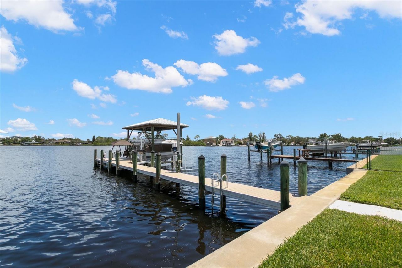 636 Bayshore Drive, Tarpon Springs, FL 34689 Photo