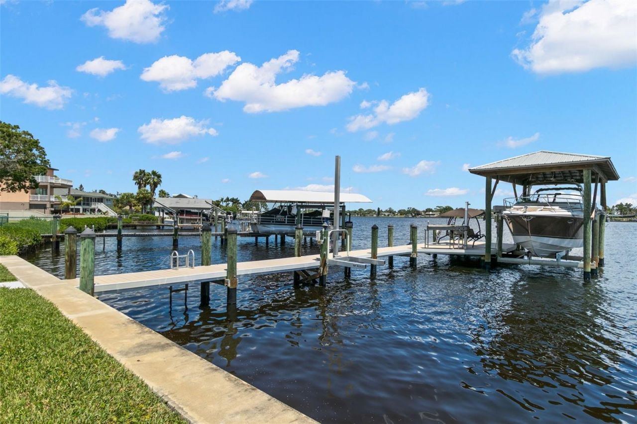 636 Bayshore Drive, Tarpon Springs, FL 34689 Photo