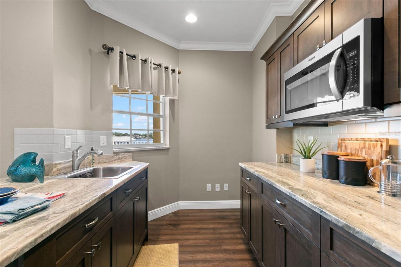 636 Bayshore Drive, Tarpon Springs, FL 34689 Photo