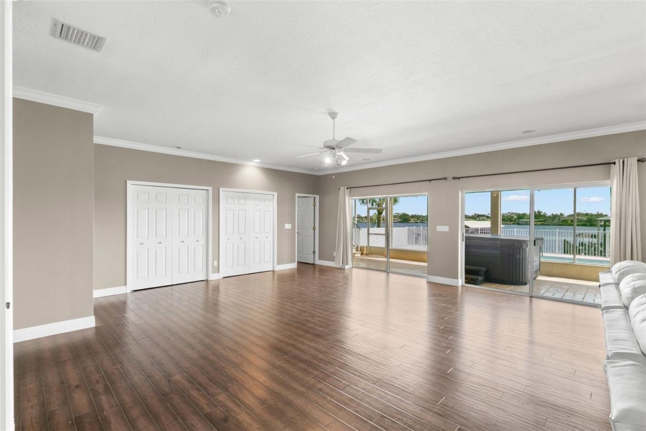 636 Bayshore Drive, Tarpon Springs, FL 34689 Photo