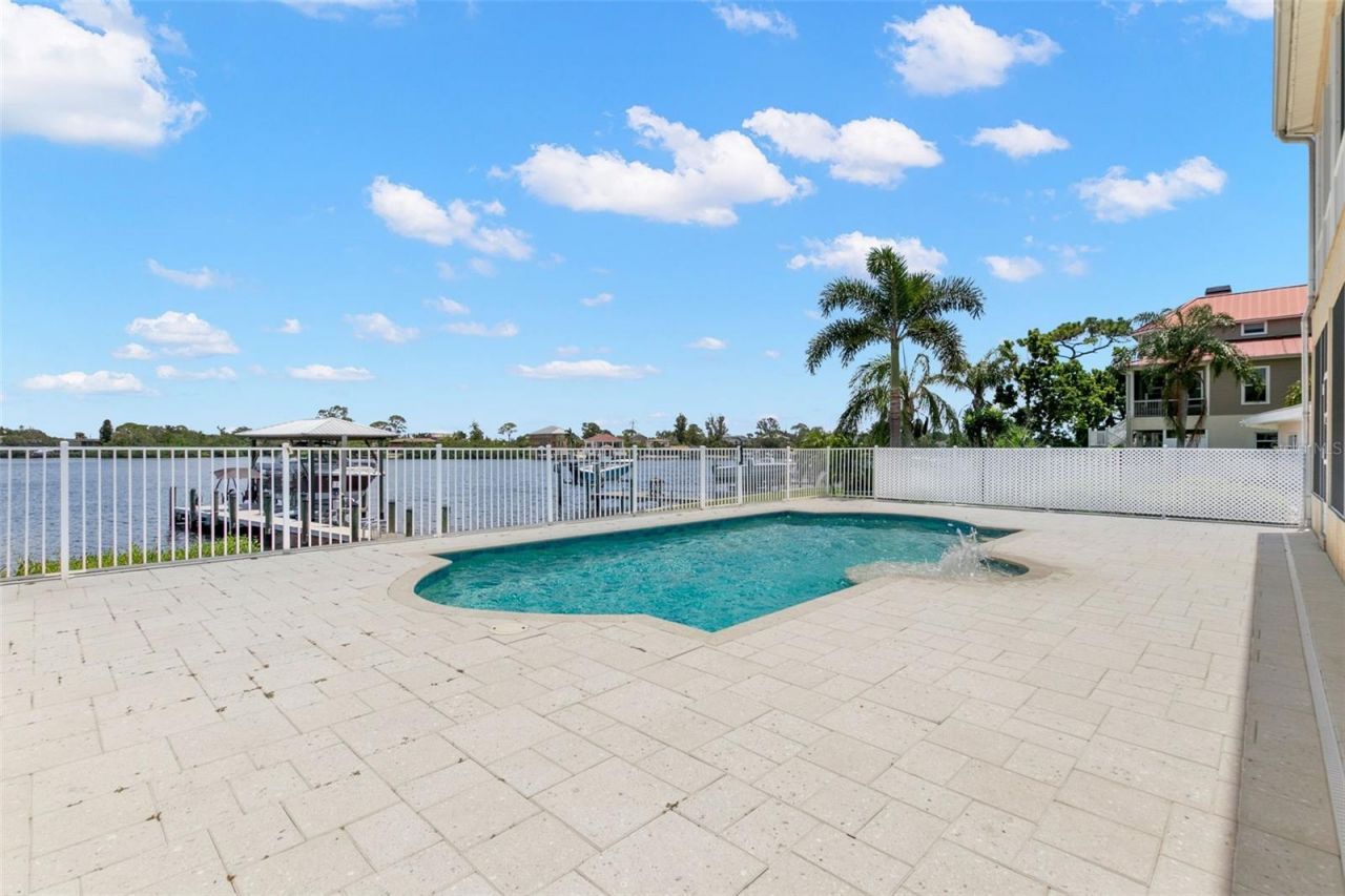 636 Bayshore Drive, Tarpon Springs, FL 34689 Photo