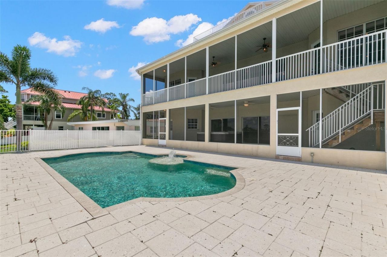 636 Bayshore Drive, Tarpon Springs, FL 34689 Photo