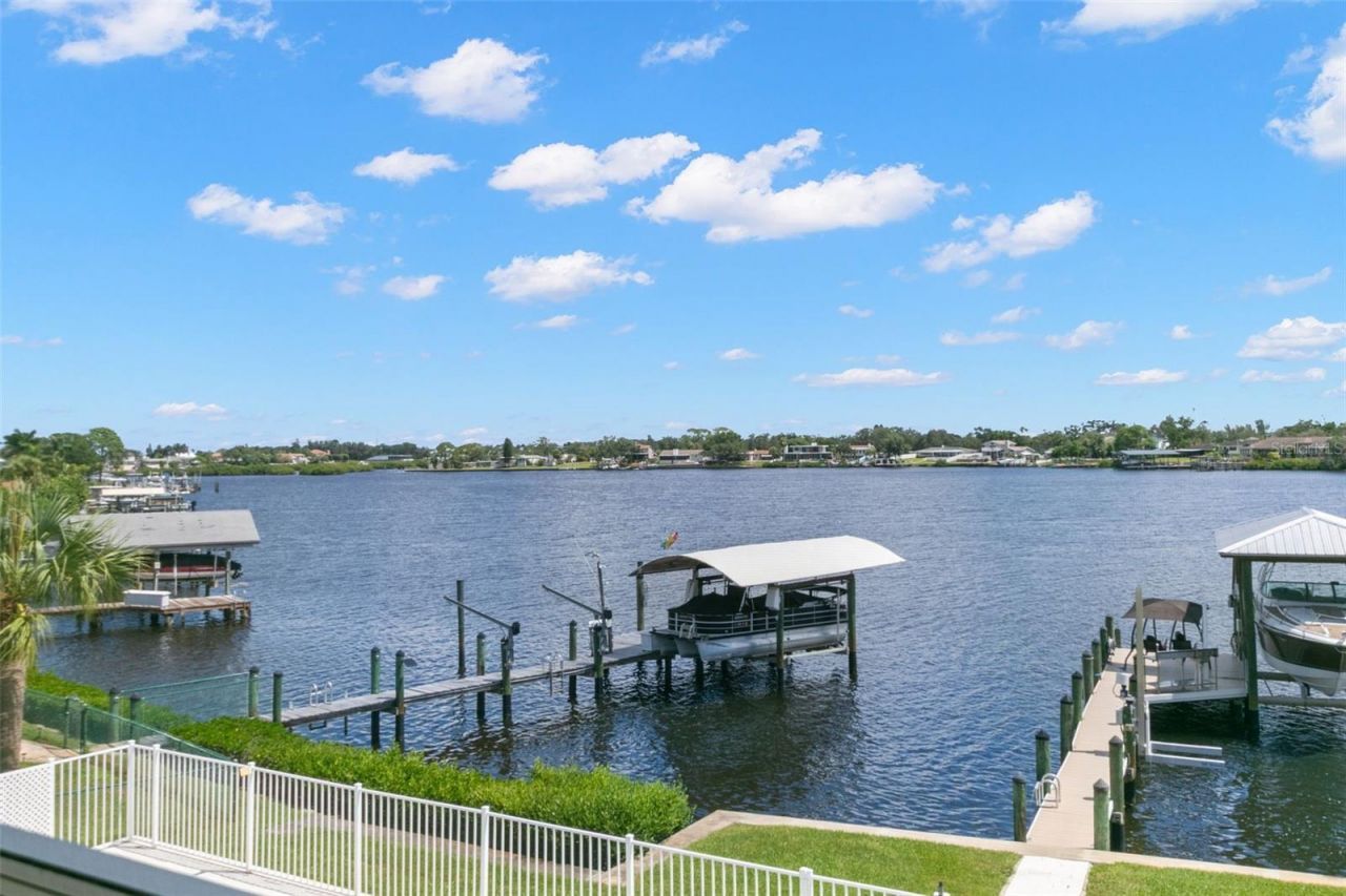 636 Bayshore Drive, Tarpon Springs, FL 34689 Photo