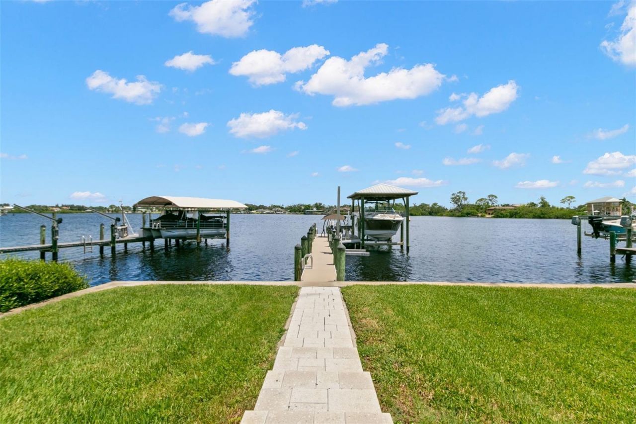 636 Bayshore Drive, Tarpon Springs, FL 34689 Photo