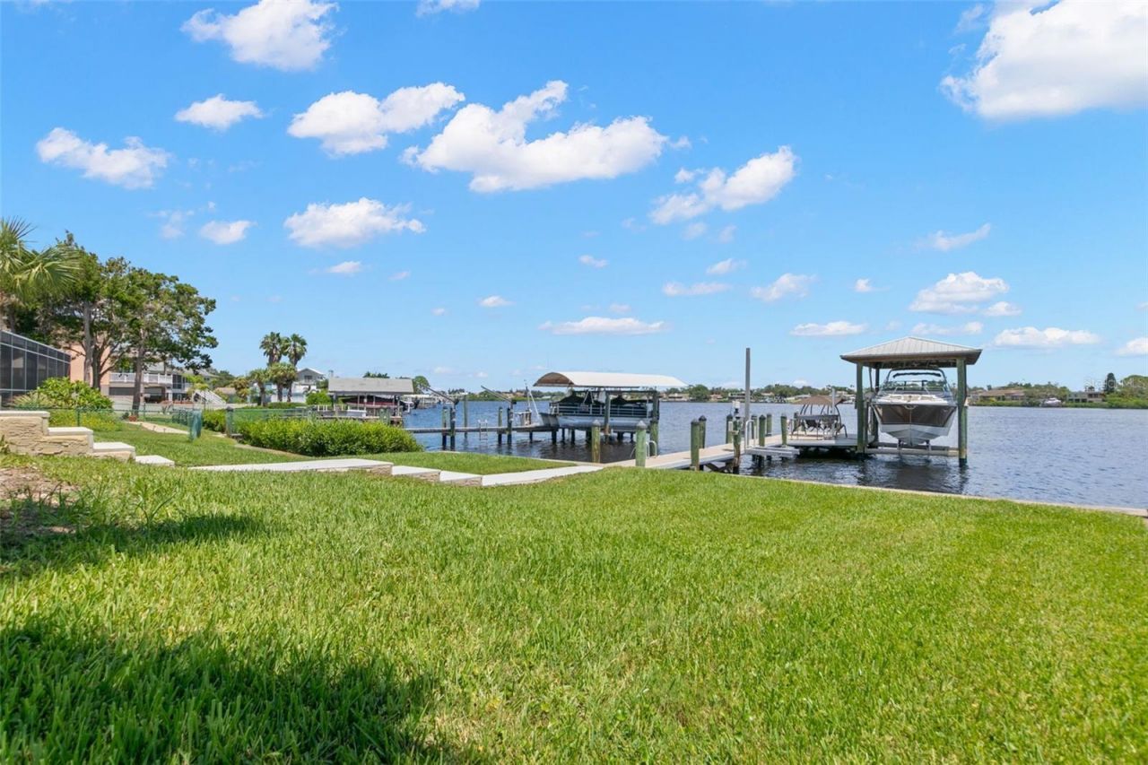636 Bayshore Drive, Tarpon Springs, FL 34689 Photo