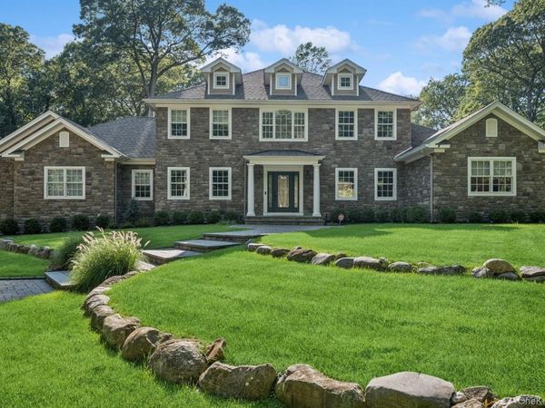 33 Bacon Road, Head Of The Harbor, NY 11780