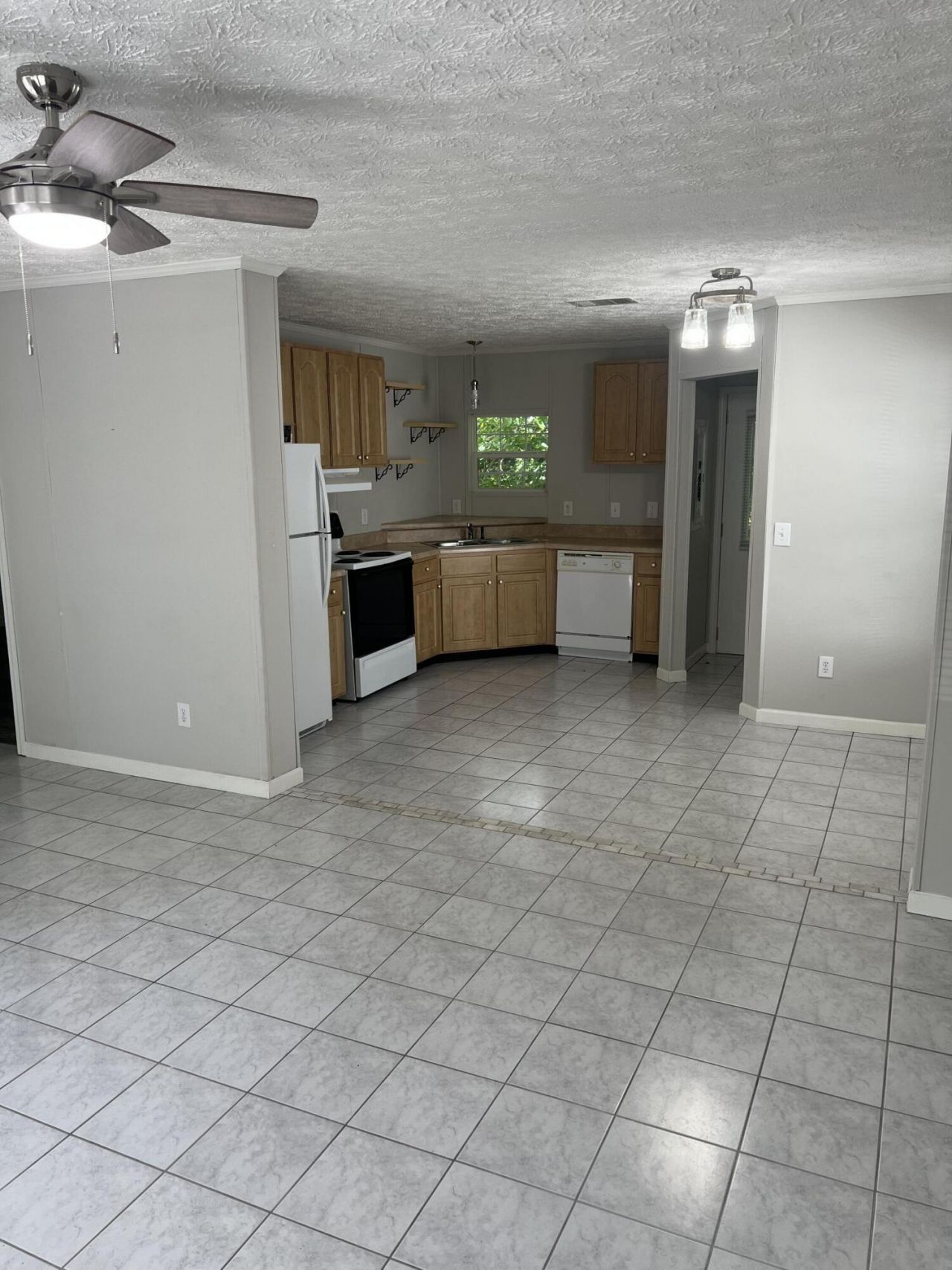 991 Rochelle Avenue Photo 23