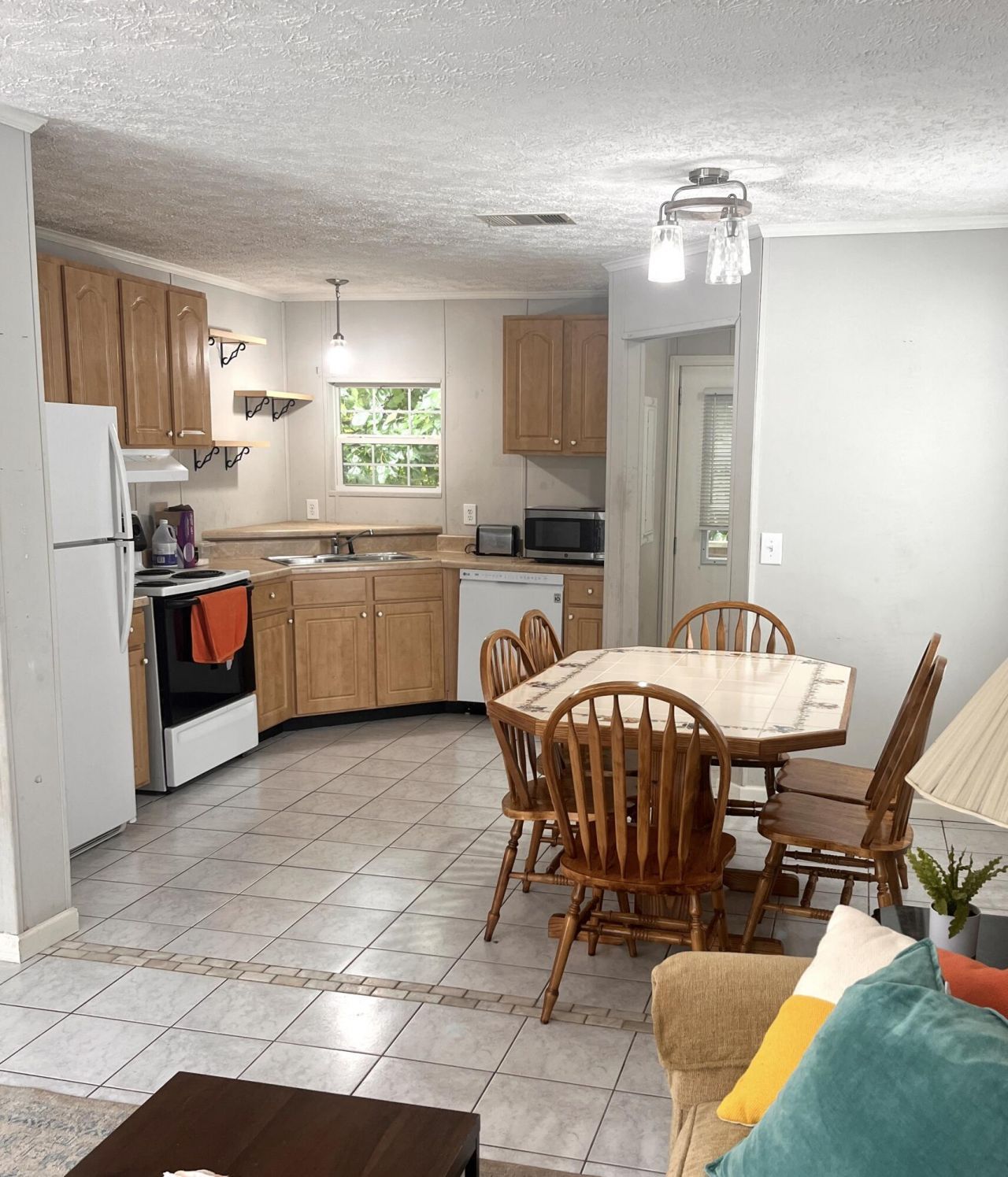 991 Rochelle Avenue Photo 5