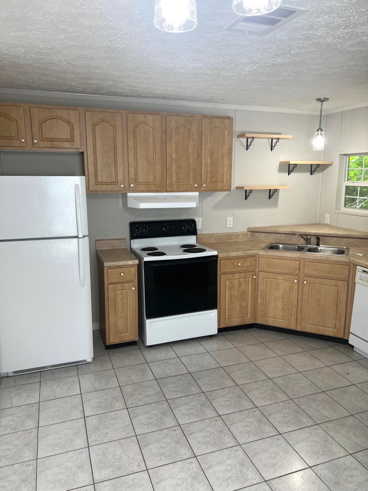 991 Rochelle Avenue Photo 6