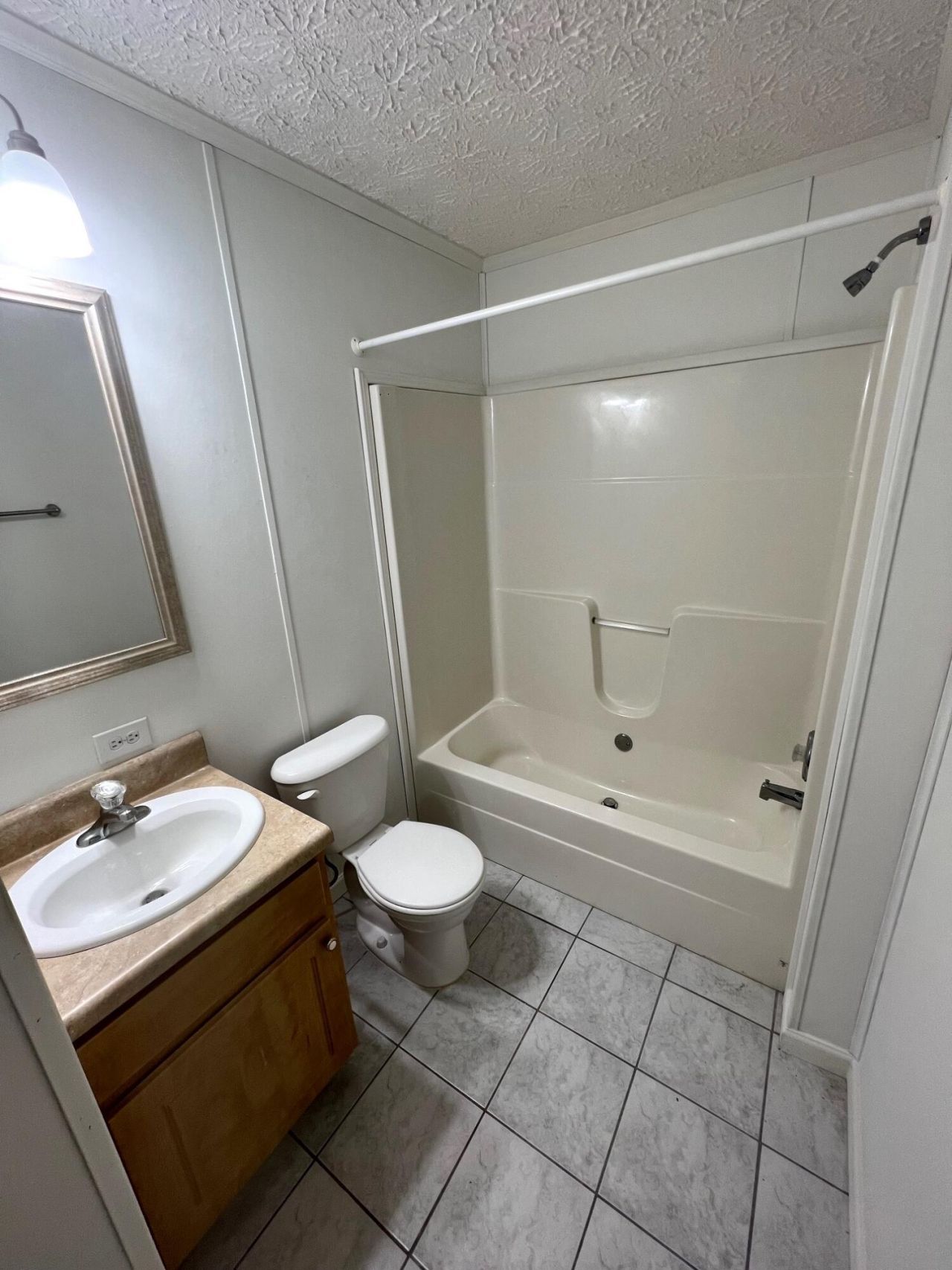 991 Rochelle Avenue Photo 8