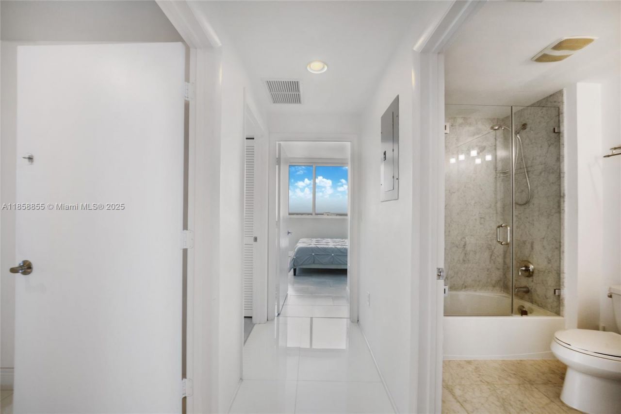 253 NE 2nd St, Unit 3302, Miami, FL 33132 Photo