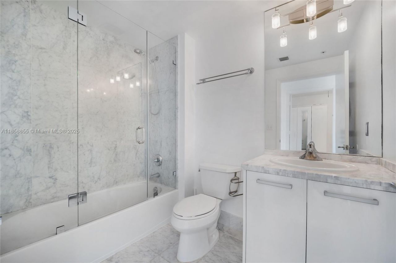 253 NE 2nd St, Unit 3302, Miami, FL 33132 Photo