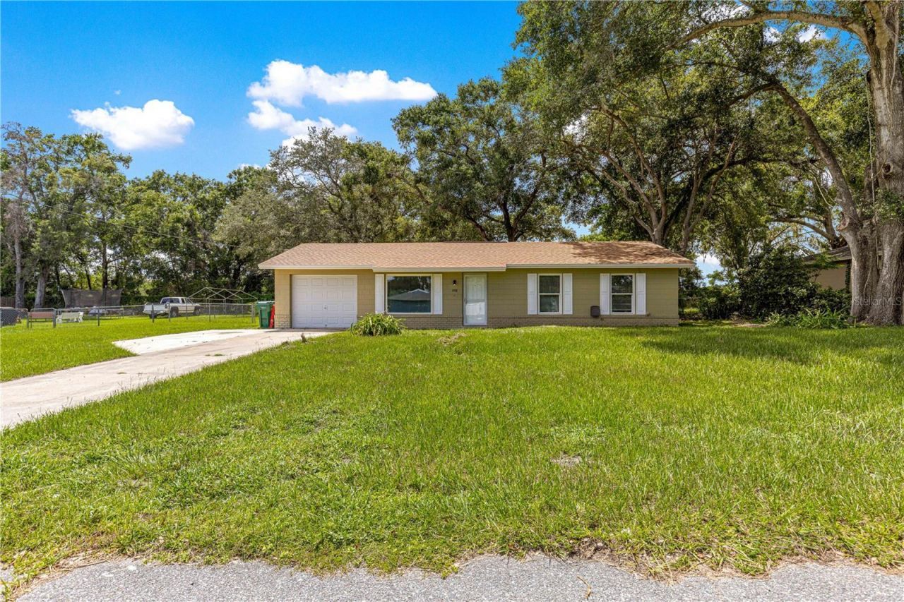 998 Hibiscus Street, Lady Lake, FL 32159 Main Photo